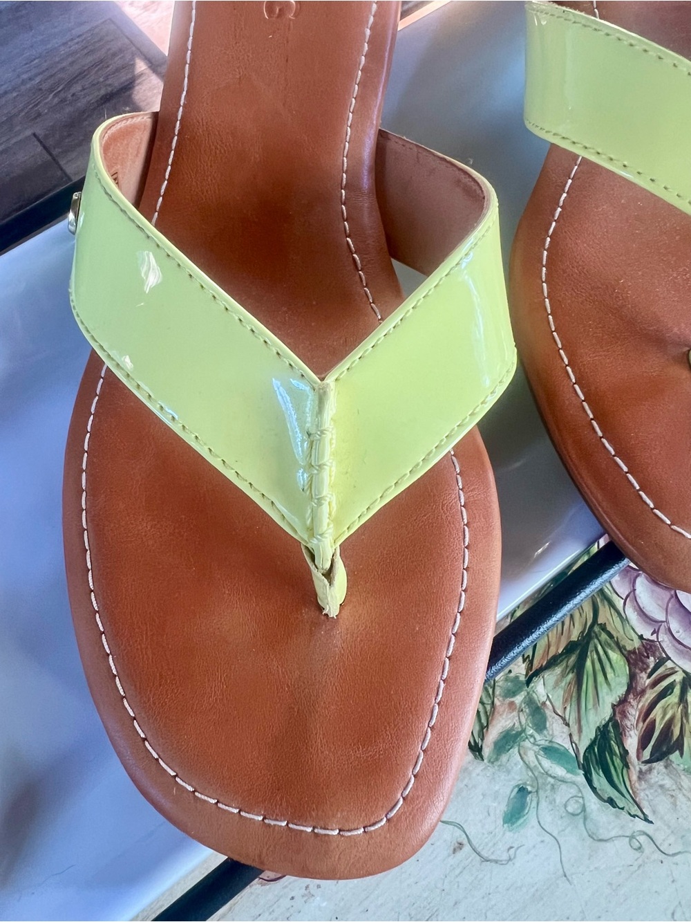 UGG Tuolumne Lime Yellow Patent Leather Thong Sandals - Picture 7 of 9